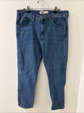 Wrangler Men’s Medium Blue Slim Straight Jeans